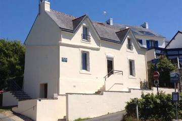 Gîte pour 4 personnes, avec terrasse et jardin dans Doëlan