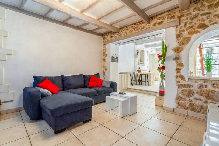 Casa vacanze 'Lucciano Village House, 6 posti letto' con piscina privata, Wi-Fi e aria condizionata in Mondragon, Vaucluse