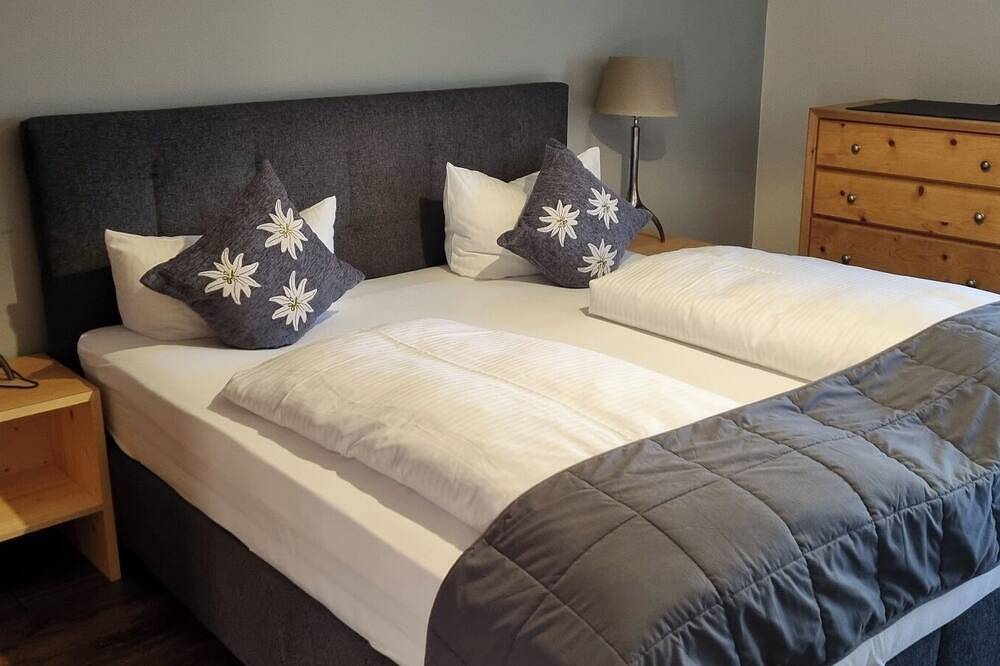 Ganze Wohnung, Ruhige Ferienwohnung mit Terrasse und Garten - Wellnessbenützung inkl. in Reutte, Außerfern