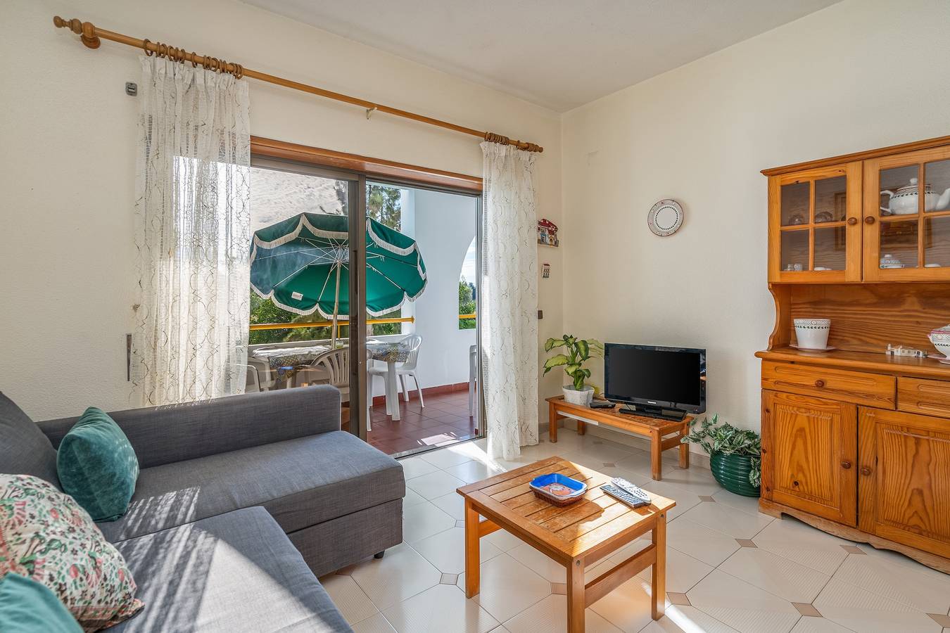 Ganze Wohnung, Ferienwohnung 'Dreaming Of Algarve' mit Gemeinschaftspool, Gemeinschaftsgarten und Wi-Fi in Alporchinhos (Atlantikküste), Porches
