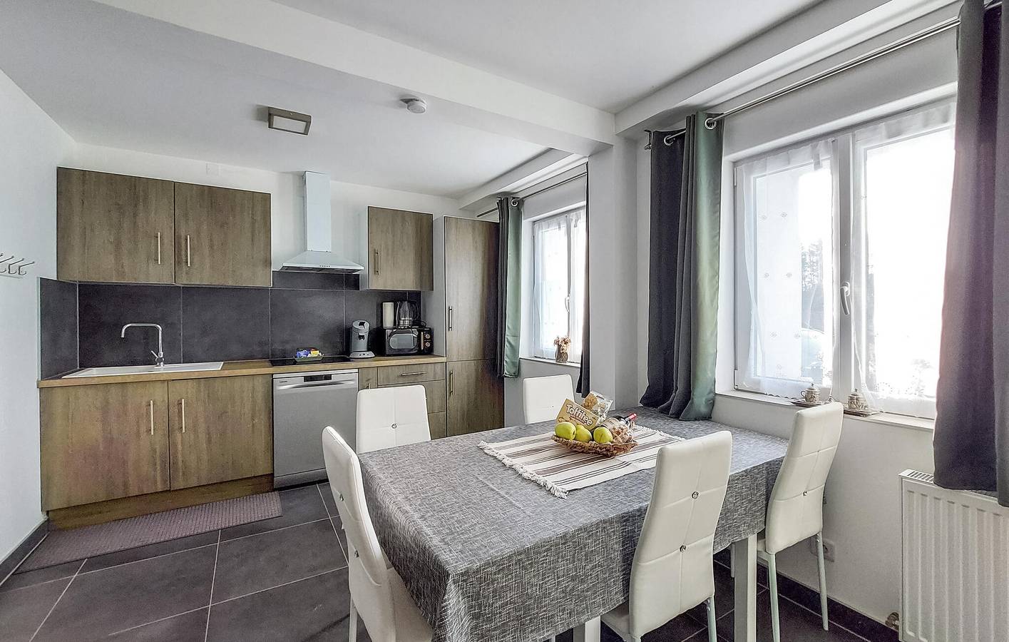 Appartement de vacances entier, Retraite en bord de mer avec piscine et jardin, parking - 2km du Rabodeau in Le Saulcy, Saint-Dié-des-Vosges