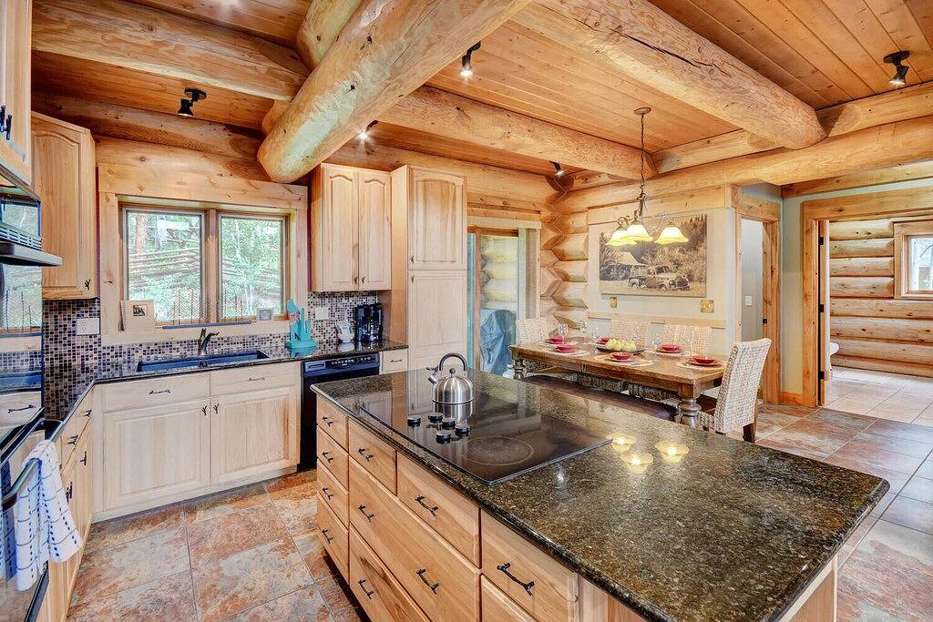 Mountain View Log Home I Hot Tub I Arcades I Great Views I Sauna I Discounted Attractions in Fraser, Arapaho and Roosevelt National Forests