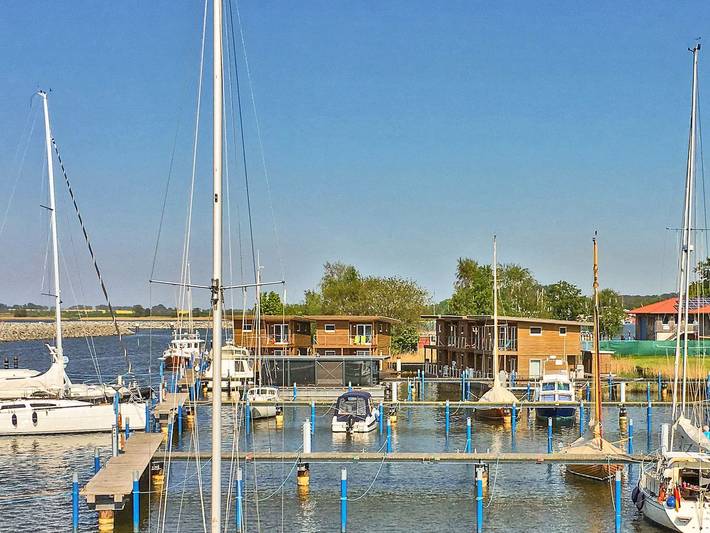 Boot für 7 Personen, mit Terrasse und Ausblick sowie Seeblick, mit Haustier in Mecklenburg-Vorpommern - 3