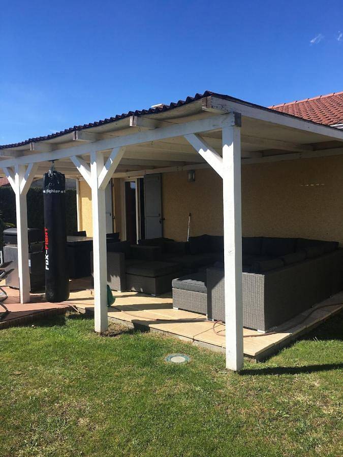 Location de vacances pour 8 personnes, avec Terrasse ainsi que Jardin et Piscine dans Beaurepaire - 2