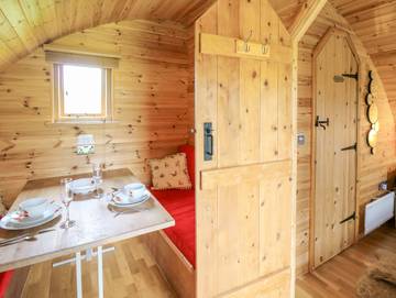 Hut for 2 People in Carmarthenshire, South-Wales, Photo 3