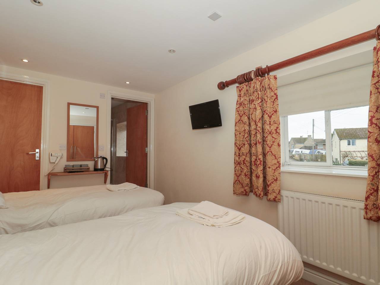 Twin Room in Stroud, Gloucestershire