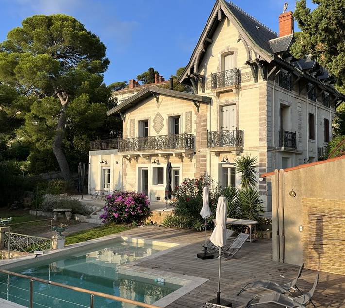 Gîte pour 6 personnes, avec jardin ainsi que terrasse et piscine