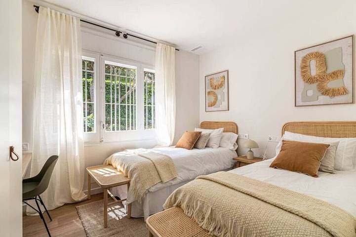 Vista Serena, villa rénovée, piscine, barbecue et à 15 minutes de Barcelone. in Sant Cugat del Vallès, Barcelone l'intérieur des terres