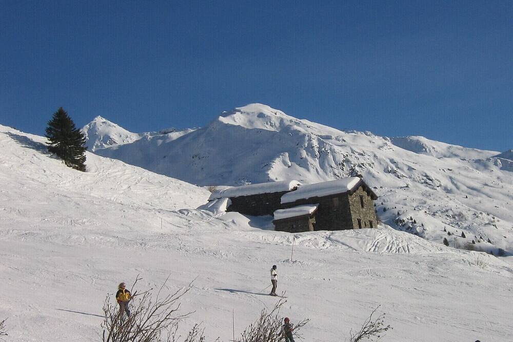 Charming chalet on a ski slope at 5550 feet altitude overlooking the valley; in Valmeinier, Saint-Jean-de-Maurienne region