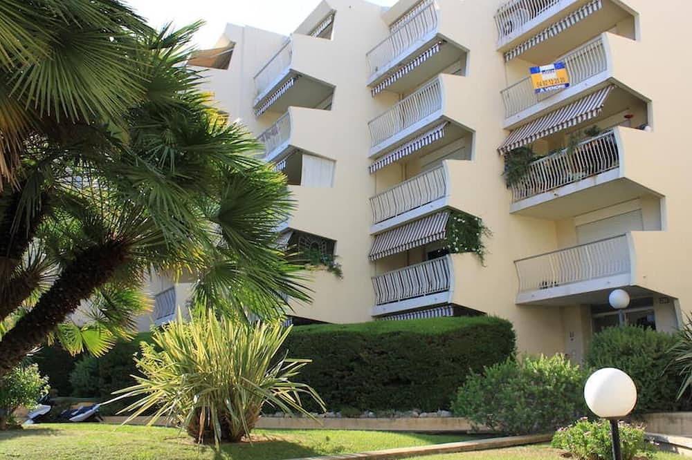 Geheel appartement, Apartment-Suite-Ensuite with Shower-Terrace in Saint-Laurent-du-Var, Cannes regio