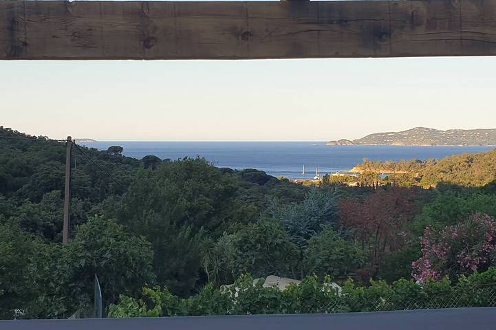 Maison de vacances pour 4 personnes, avec terrasse et jardin dans Cavalière