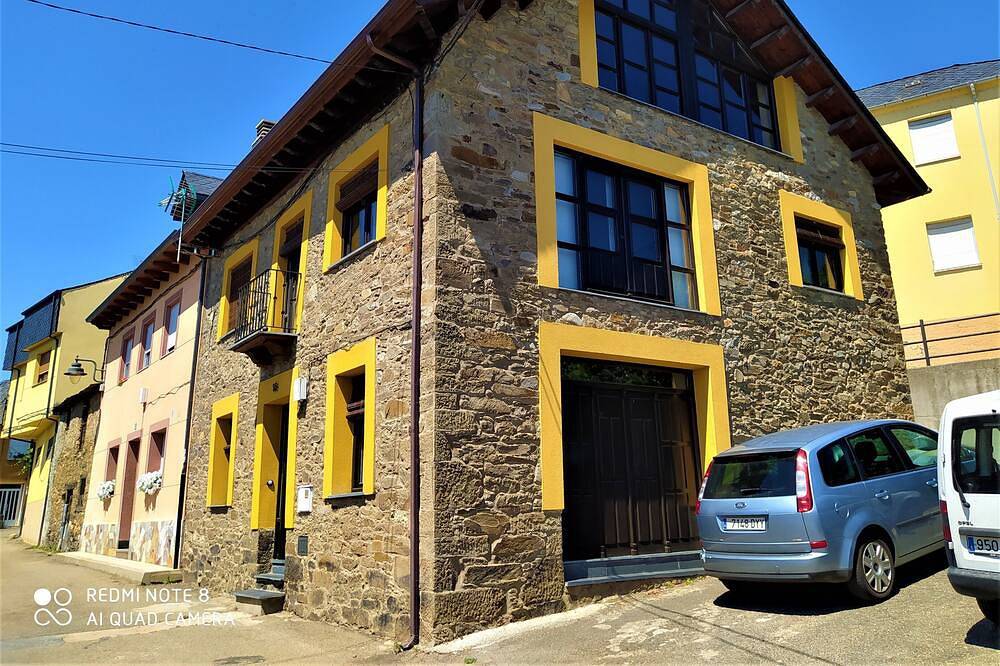 Joaquin's work, your refuge in El Bierzo. in Folgoso de la Ribera, Cordillera Cantábrica