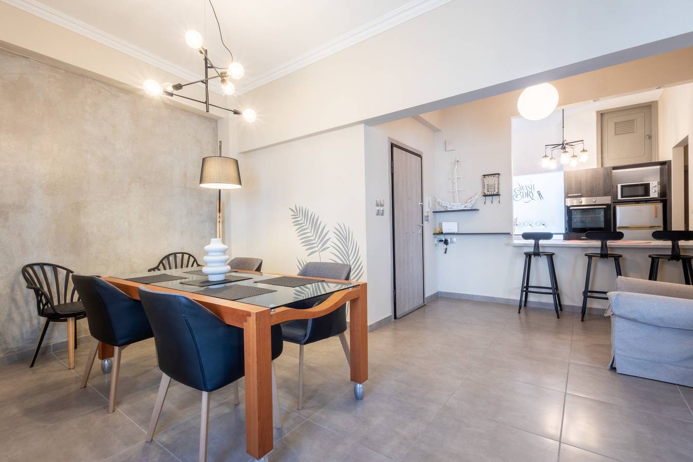 Entire apartment, Kastella Waves: Chic 2-Bedroom Getaway in Piraeus, South coast of the Attica region