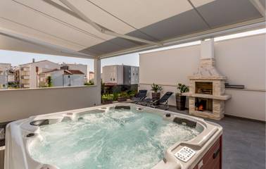 Ferienwohnung für 4 Personen, mit Garten und Terrasse in Podstrana