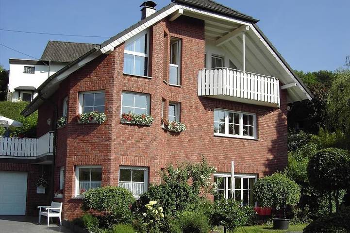 Ferienwohnung für 2 Personen, mit Balkon/Terrasse und Terrasse sowie Garten in Engelskirchen