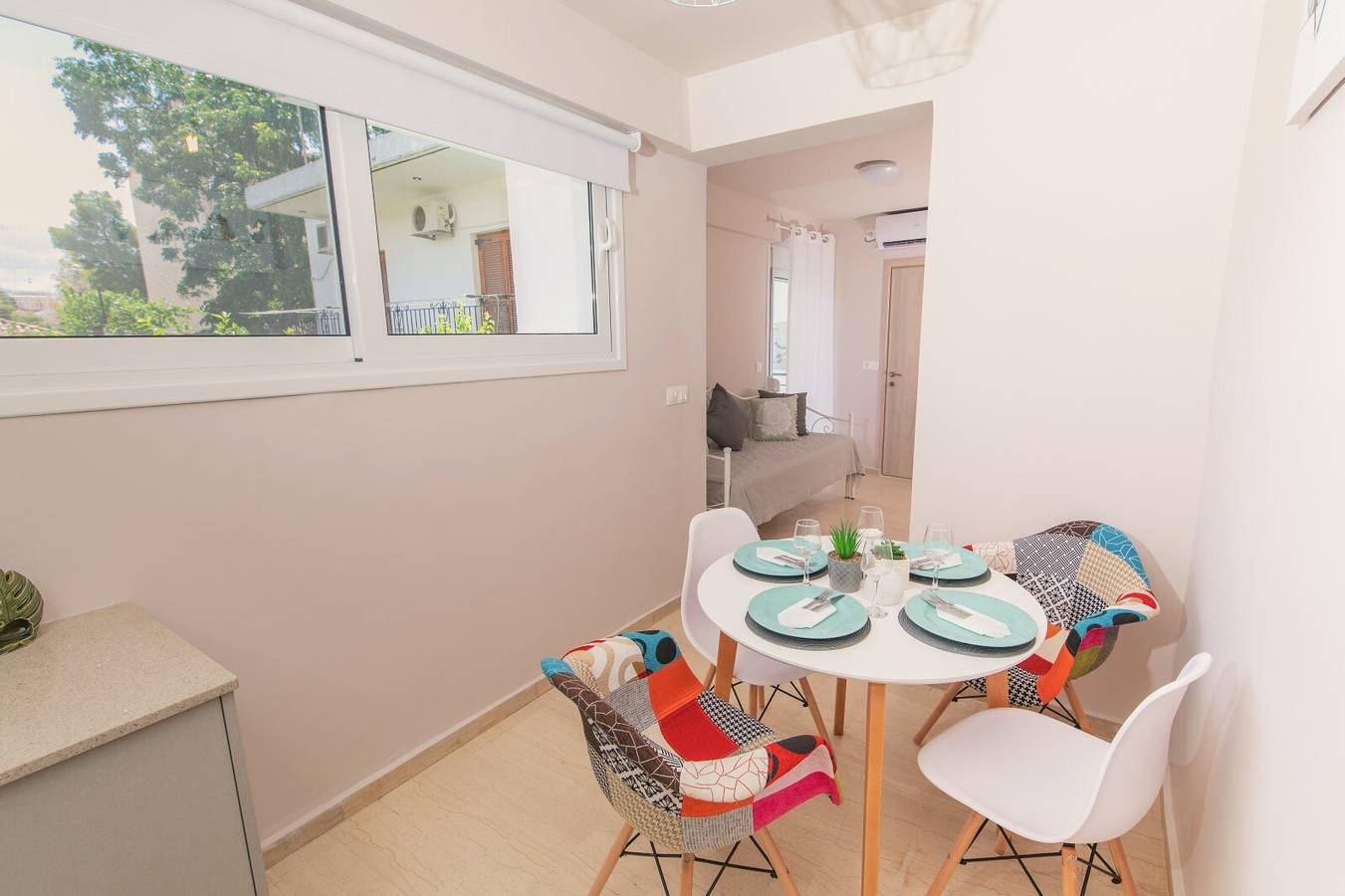 Geheel appartement, Appartement 'Mantisses Studio' met gedeeld terras, draadloos internet en airconditioning in Kalamata, Messenia