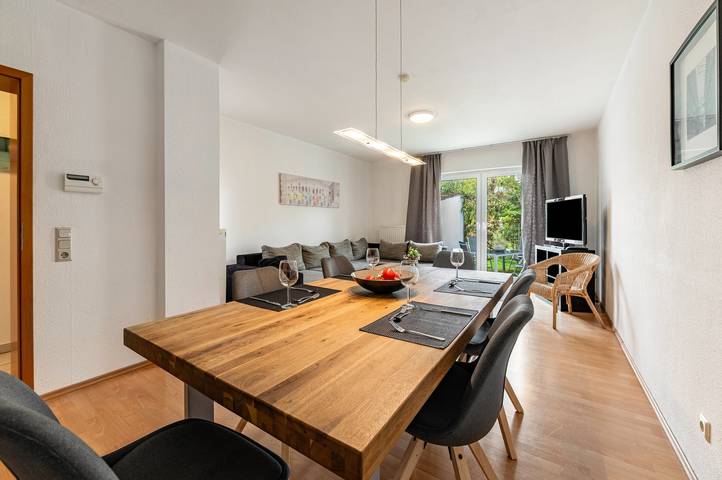 Ganze Wohnung, Apartment „Für 6 Personen, 85 m²“ mit privater Terrasse und Wlan in Bezirk Halberg, Saarbrücken