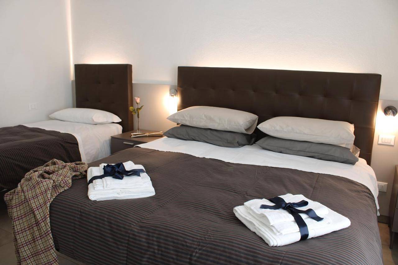 Single Room with Private Bathroom in San Donnino, Campi Bisenzio