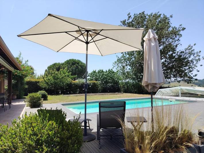 Chambre d’hôte pour 2 personnes, avec Terrasse et Jardin ainsi que Piscine et Vue