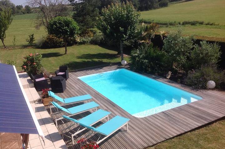 Location de vacances pour 8 personnes, avec jardin et terrasse, animaux acceptés à Montignac-Toupinerie