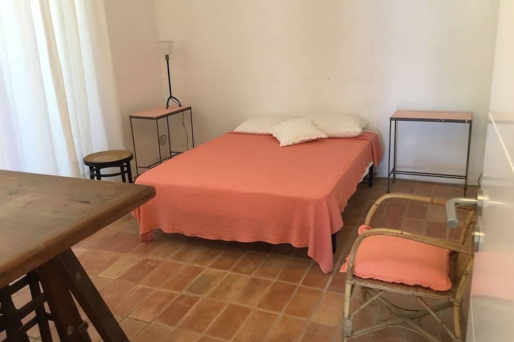 Sunny, spacious and beautiful villa with a pool, close to town. in Cap Martinet, Santa Eulària des Riu