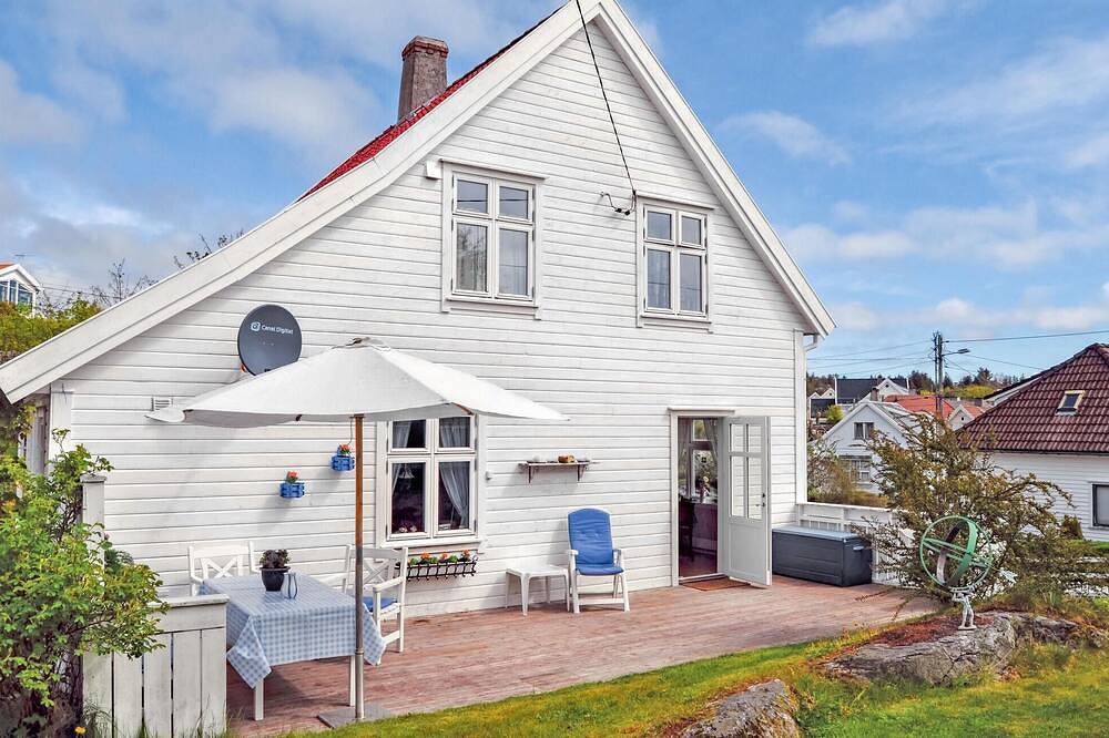 4 bedroom stunning home in Skudeneshavn in Karmøy