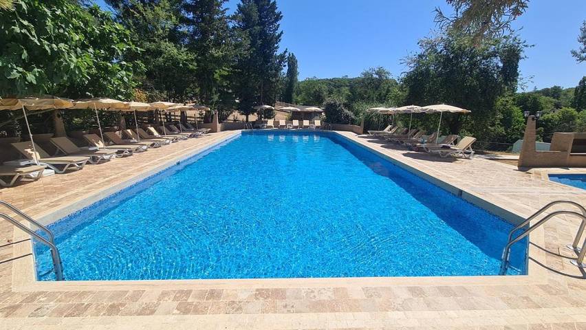 Bungalow für 6 Personen, mit Seeblick und Ausblick sowie Pool und Garten in der Türkei - 2