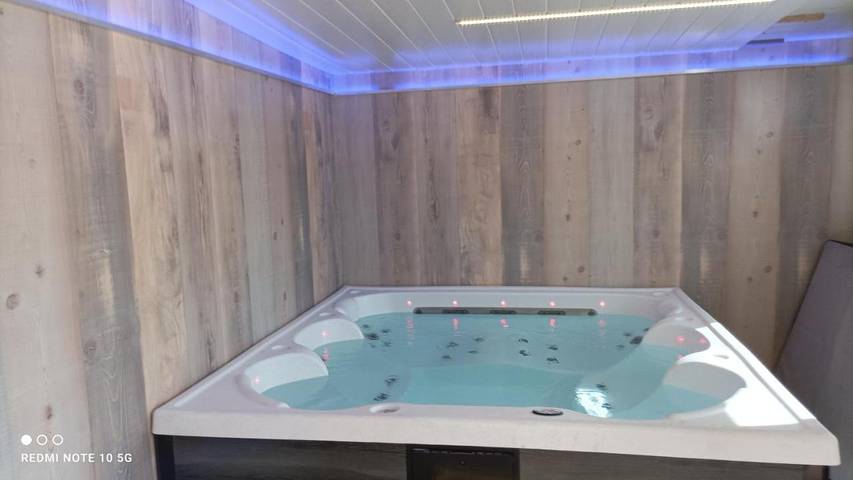 Location de vacances pour 10 personnes, avec jacuzzi et terrasse à Le Mesnil-Amand - 2