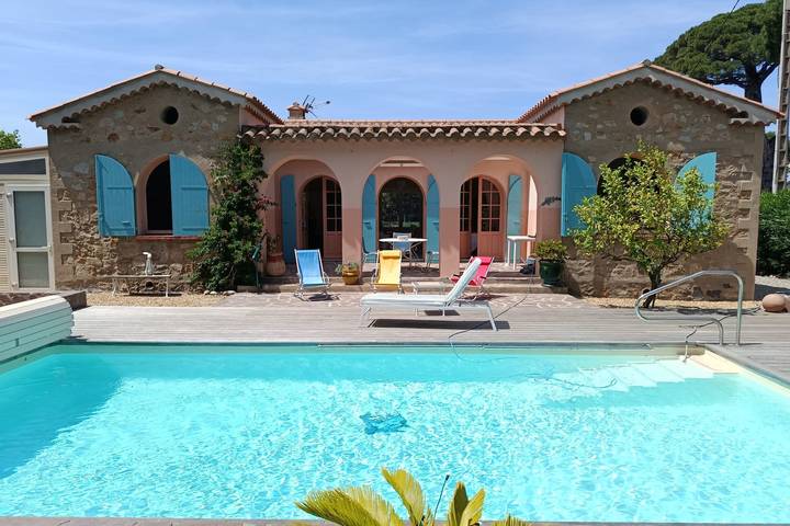 Location de vacances pour 6 personnes, avec Terrasse ainsi que Jardin et Piscine dans Plage de la Bouillabaisse
