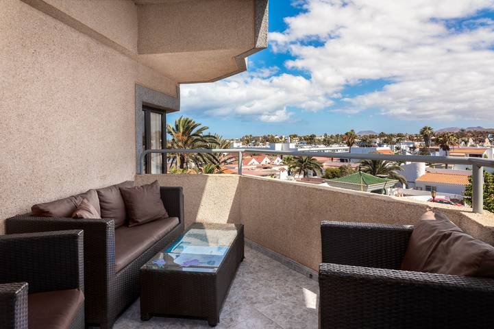 Apartamento entero, Apartamento "Casa Sandra" con balcón, vistas al mar, Wi-Fi y aire acondicionado. in Corralejo, La Oliva
