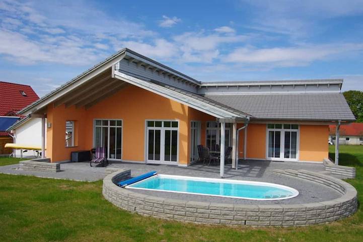 Ferienhaus für 4 Personen, mit Pool und Garten sowie Terrasse in Wesenberg
