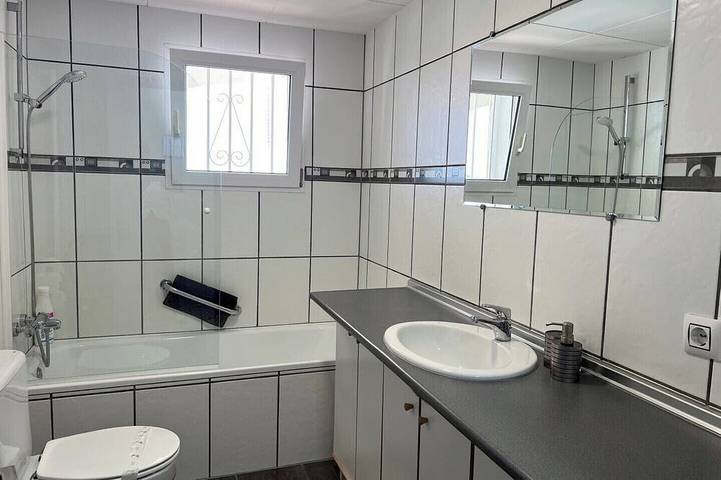 Entire apartment, Casa Mireilla - Apartment with perfect sea view & private pool in El Mas Fumats, Roses