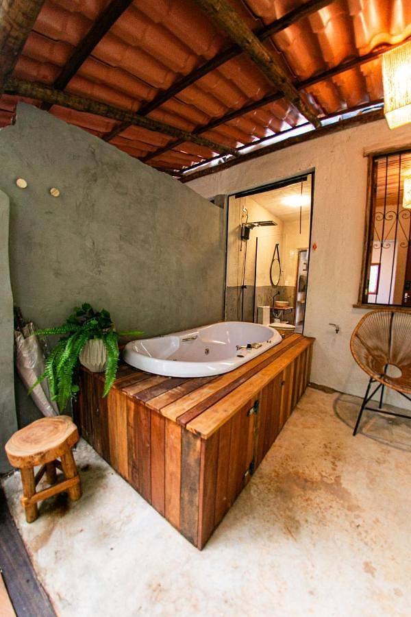 Casas e apartamentos de temporada para 2 pessoas, com jardim e jacuzzi e ainda balcão em Brumadinho