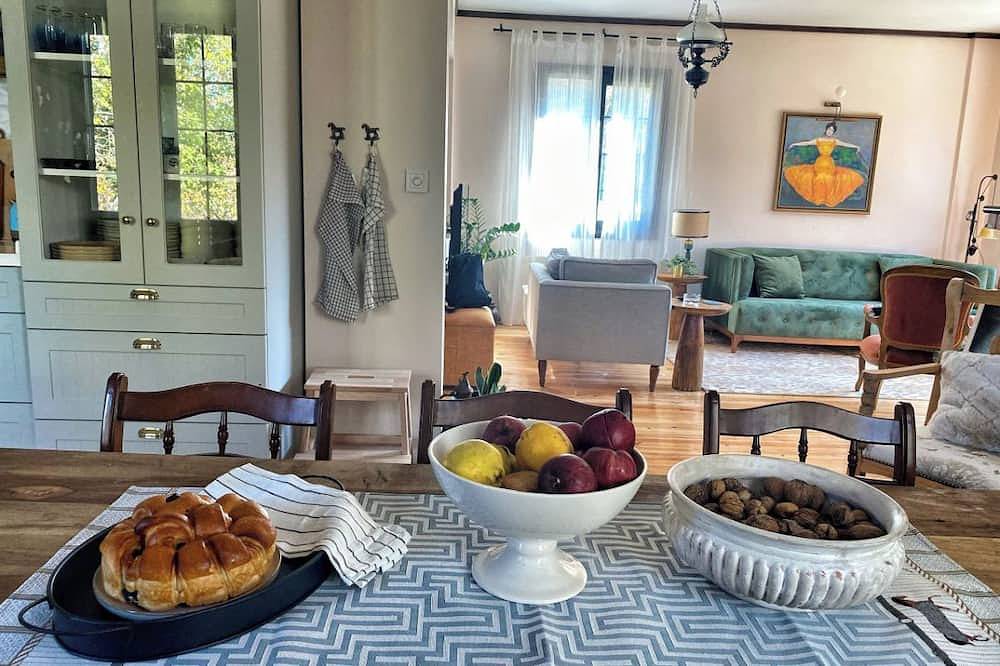 Yellow House Tranquil 5-bedroom chalet in peaceful Bolu getaway in Bolu, Région de la mer Noire