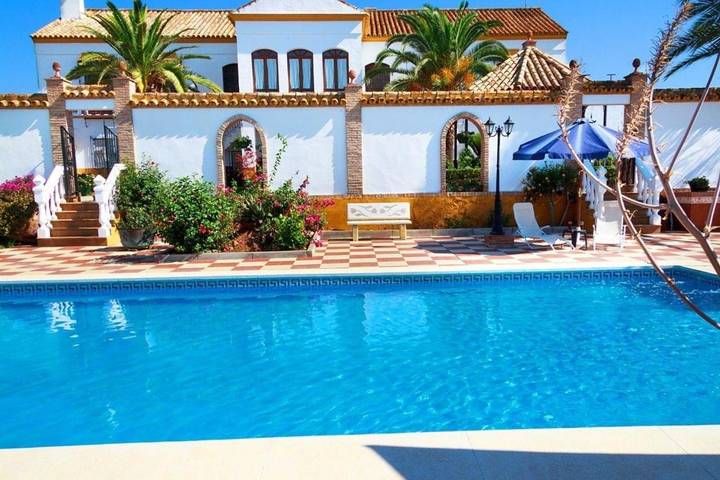 Ferienhaus für 12 Personen, mit Balkon und Terrasse in Lora del Río