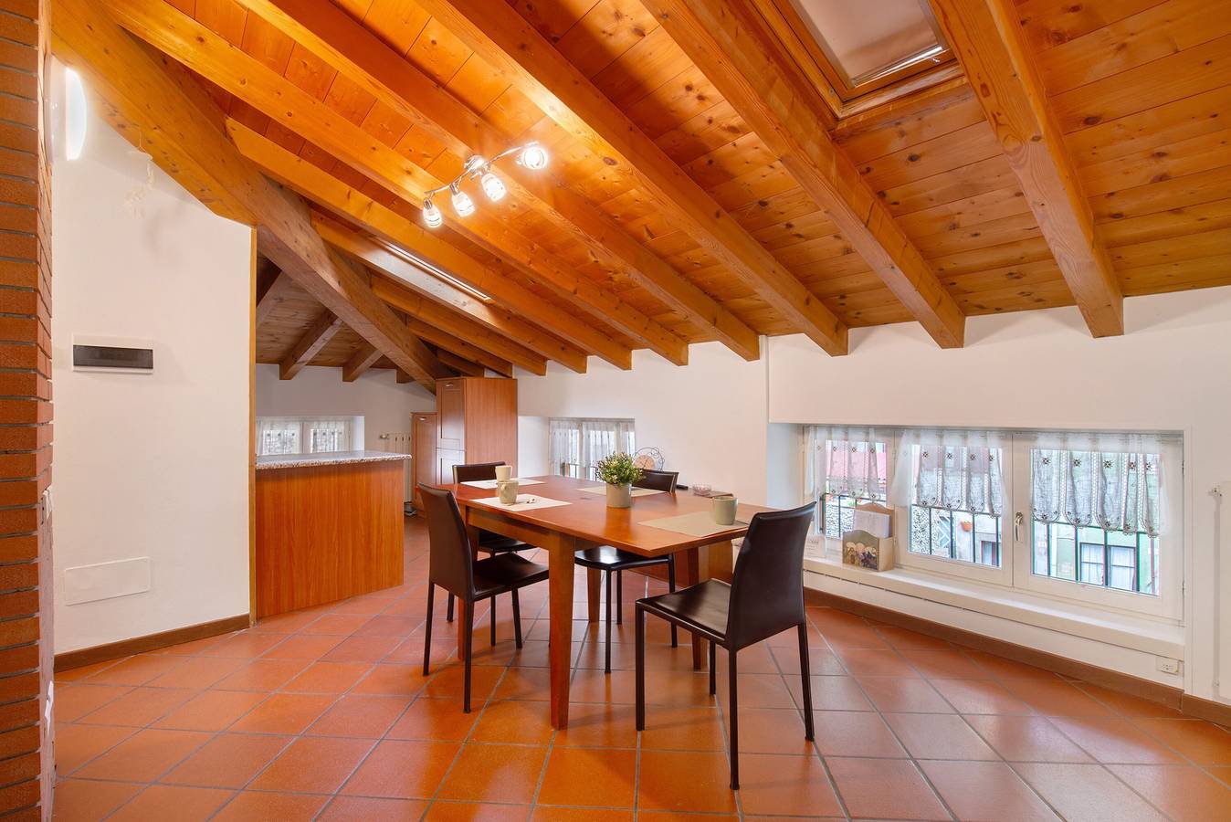 Entire apartment, Apartment 'La Corte Di Zio Pippo' with Wi-Fi in Albavilla, Brianza