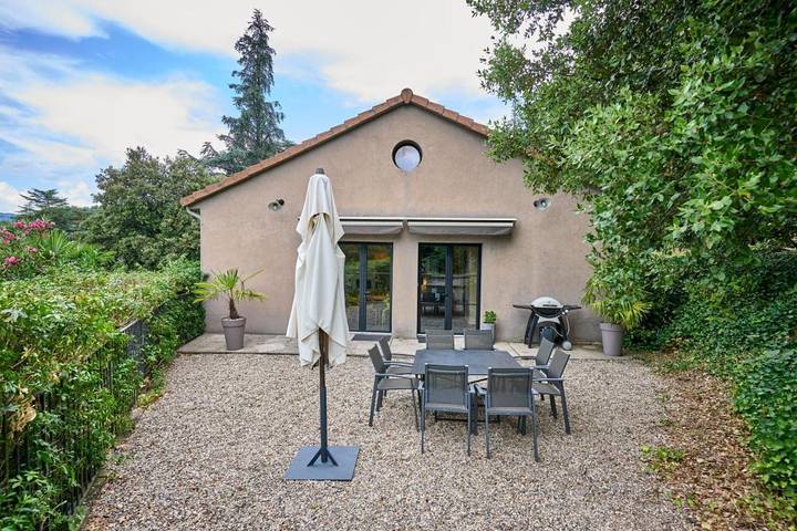 Maison d’hôte pour 8 personnes, avec jardin et piscine ainsi que sauna et vue, animaux acceptés à Vals-les-Bains - 3
