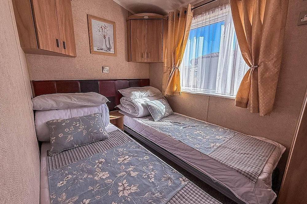 Beautiful, pet friendly caravan by the beach in Suffolk in Lowestoft, Sunrise Coast
