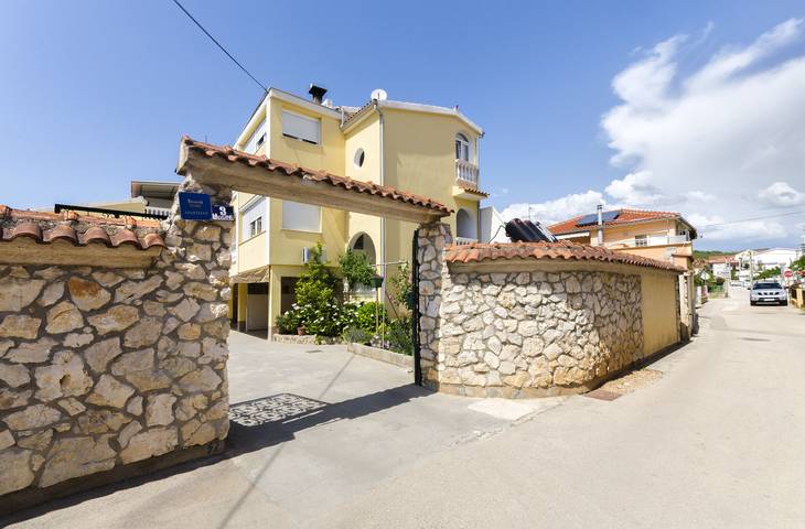 Apartament wakacyjny dla 8 osób, z Balkon i Widok w Tribunj