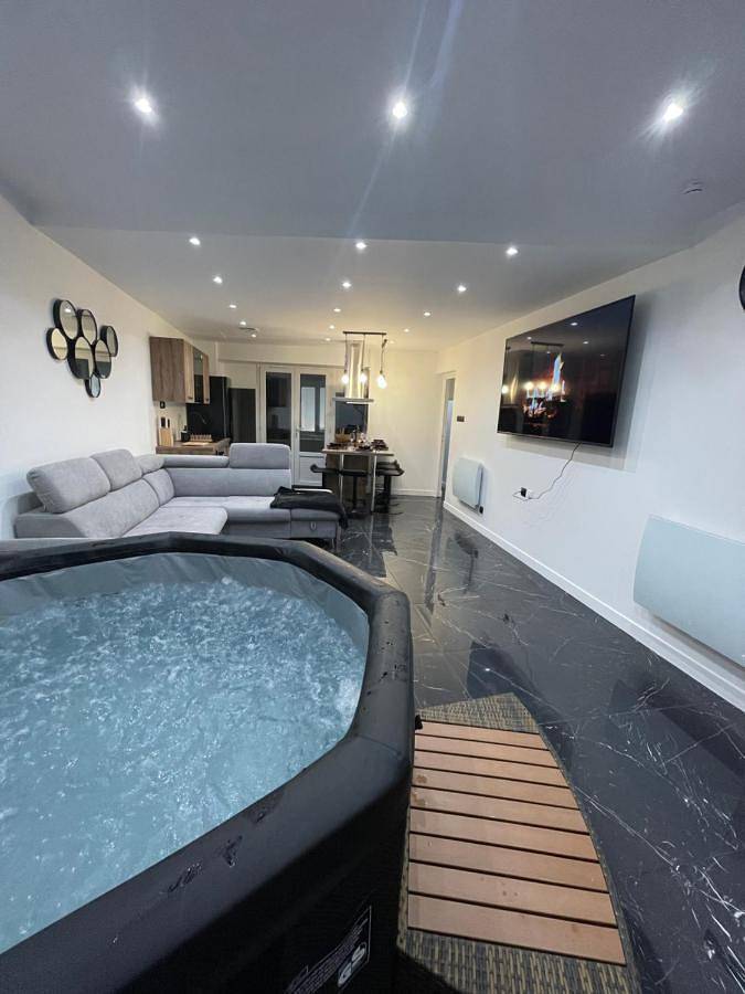 Appartement entier, Appartement hors du commun avec son jacuzzi in Salies-de-Béarn, Béarn