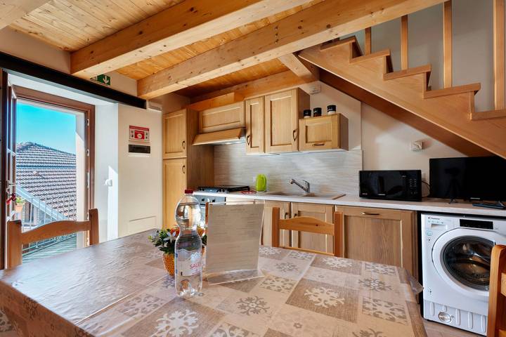 Ganze Wohnung, Ferienwohnung 'Casa Elisa' mit Bergblick, Balkon und Wlan in Bassola (Armeno), Comune di Armeno