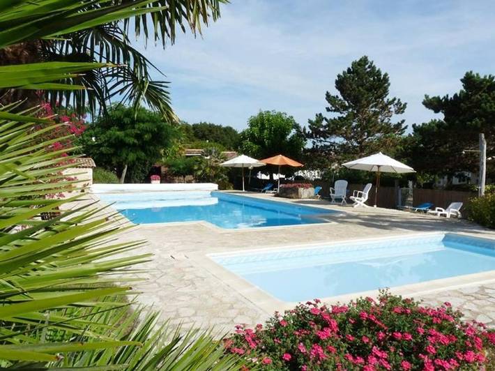 Location de vacances pour 4 personnes, avec jardin et piscine à Meursac