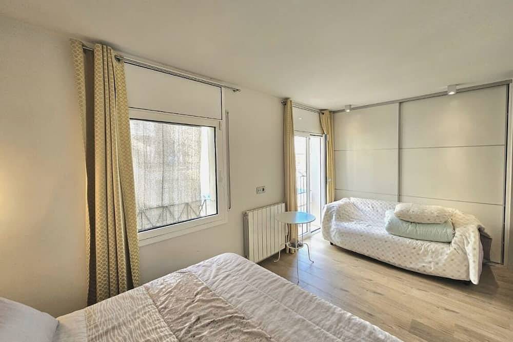 Entire apartment, Spacious Beach House Duplex Apartment Barceloneta in Barcelona Centre, Barcelona