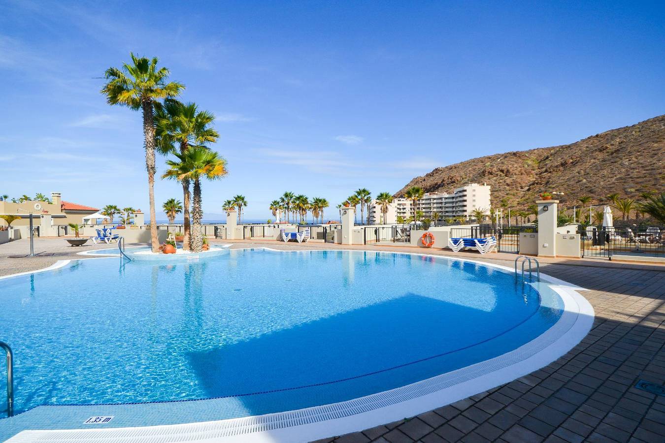 Geheel vakantieappartement, Holiday Apartment in Palm-Mar with Large Terrace and Great View in Palm-Mar, Arona
