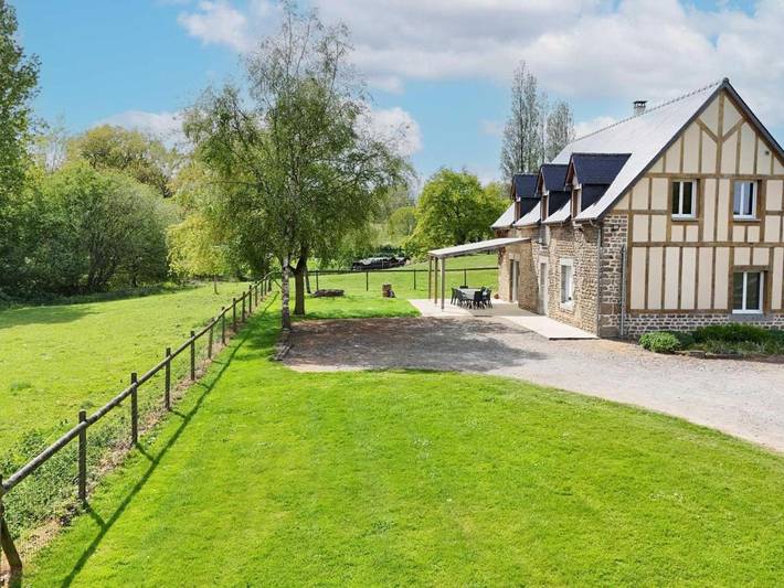 Location de vacances pour 12 personnes, avec Terrasse et Jardin dans Orne