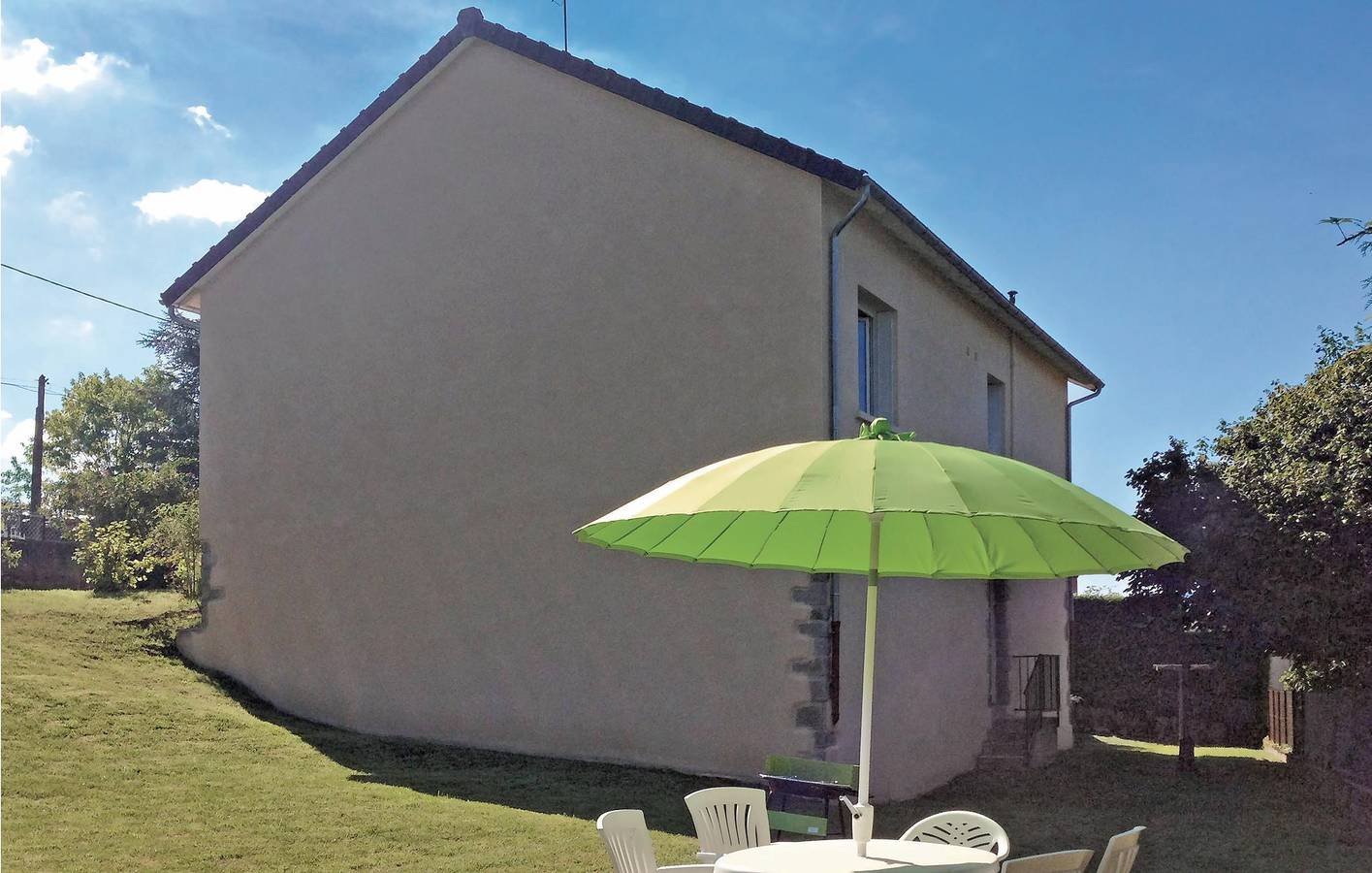 Gemütliches 2BR Apartment mit Garage, TV & WiFi, Nähe Stadt! in Peyrat-le-Château, Limoges und Umgebung