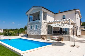 Villa for 8 People in Sveti Lovrec Labinski, Istria, Photo 4
