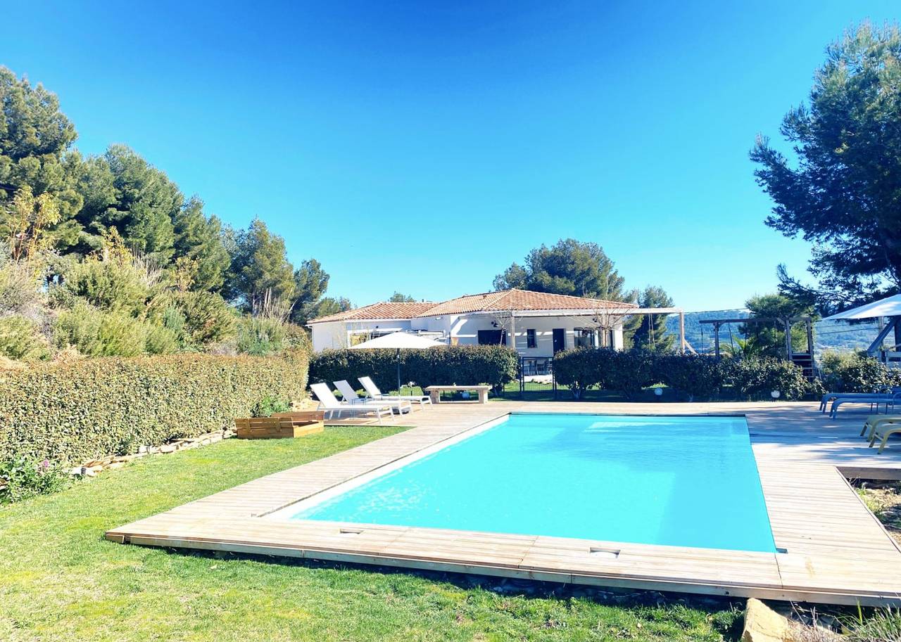 Villa Rozie, 16 couchages, climatisée, vue mer in La Cadière-d'Azur, Région de Toulon