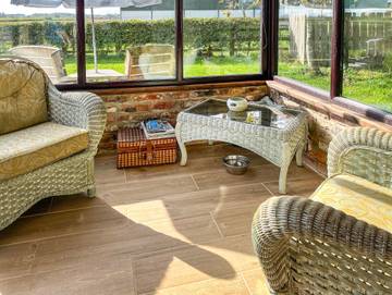 Log Cabin for 2 People in Brandesburton, East Riding of Yorkshire, Photo 1