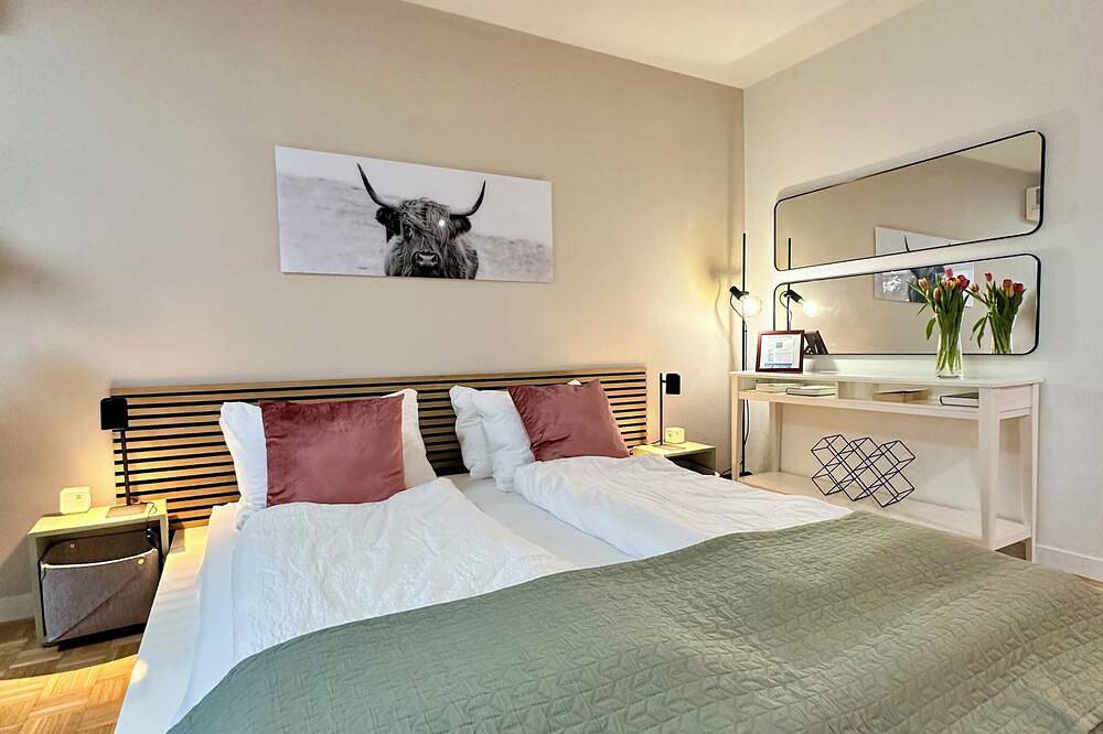 Entire apartment, New studio with terrace and lots of privacy in Zürich Hirschwiesen, Zurich